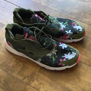 Reebok running shoes green army with flowers